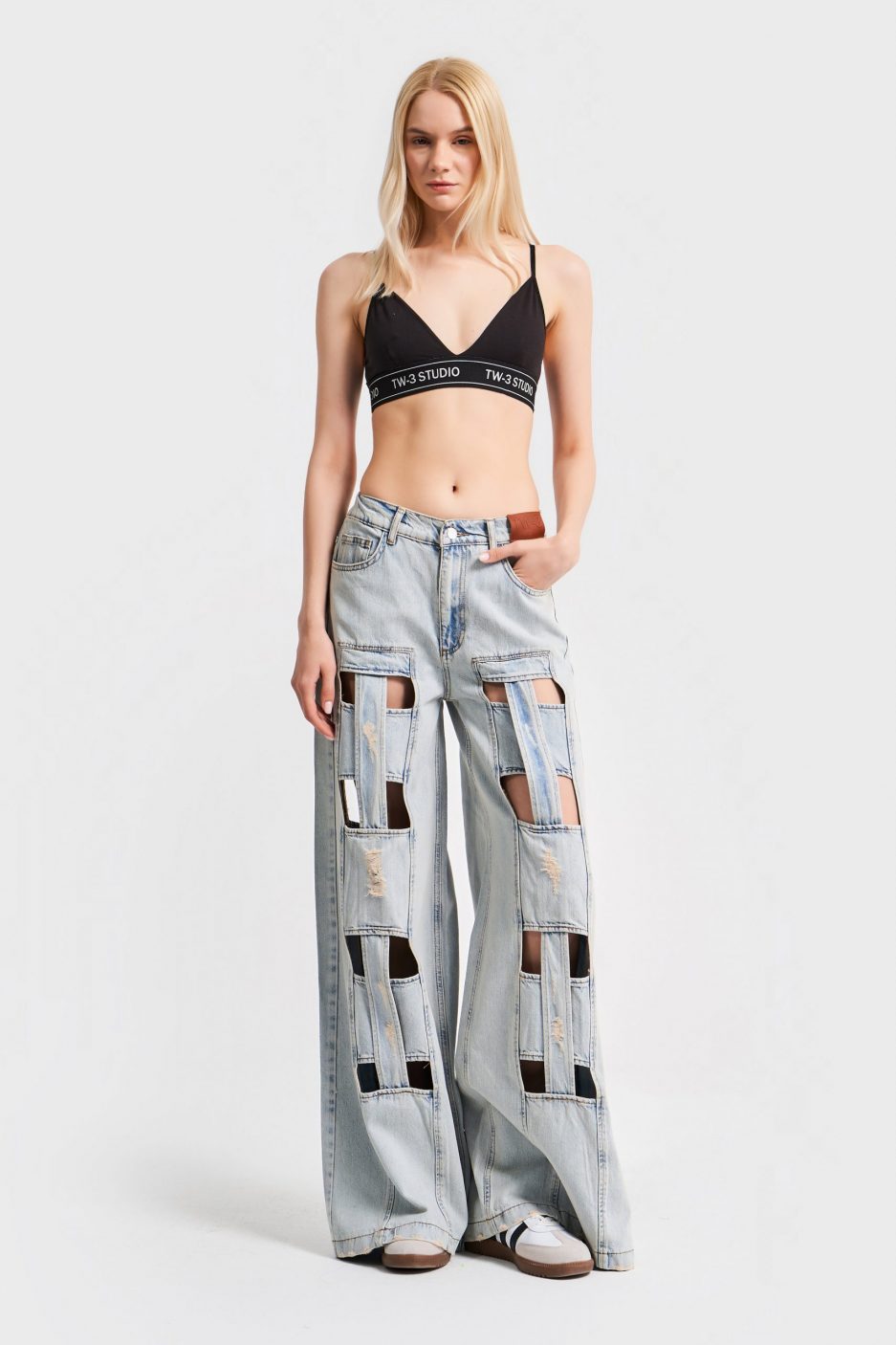 1732176189-9kthkpovfi-kadin-kot-rengi-pencere-detayli-palazzo-fit-tasarim-denim-15568.jpg