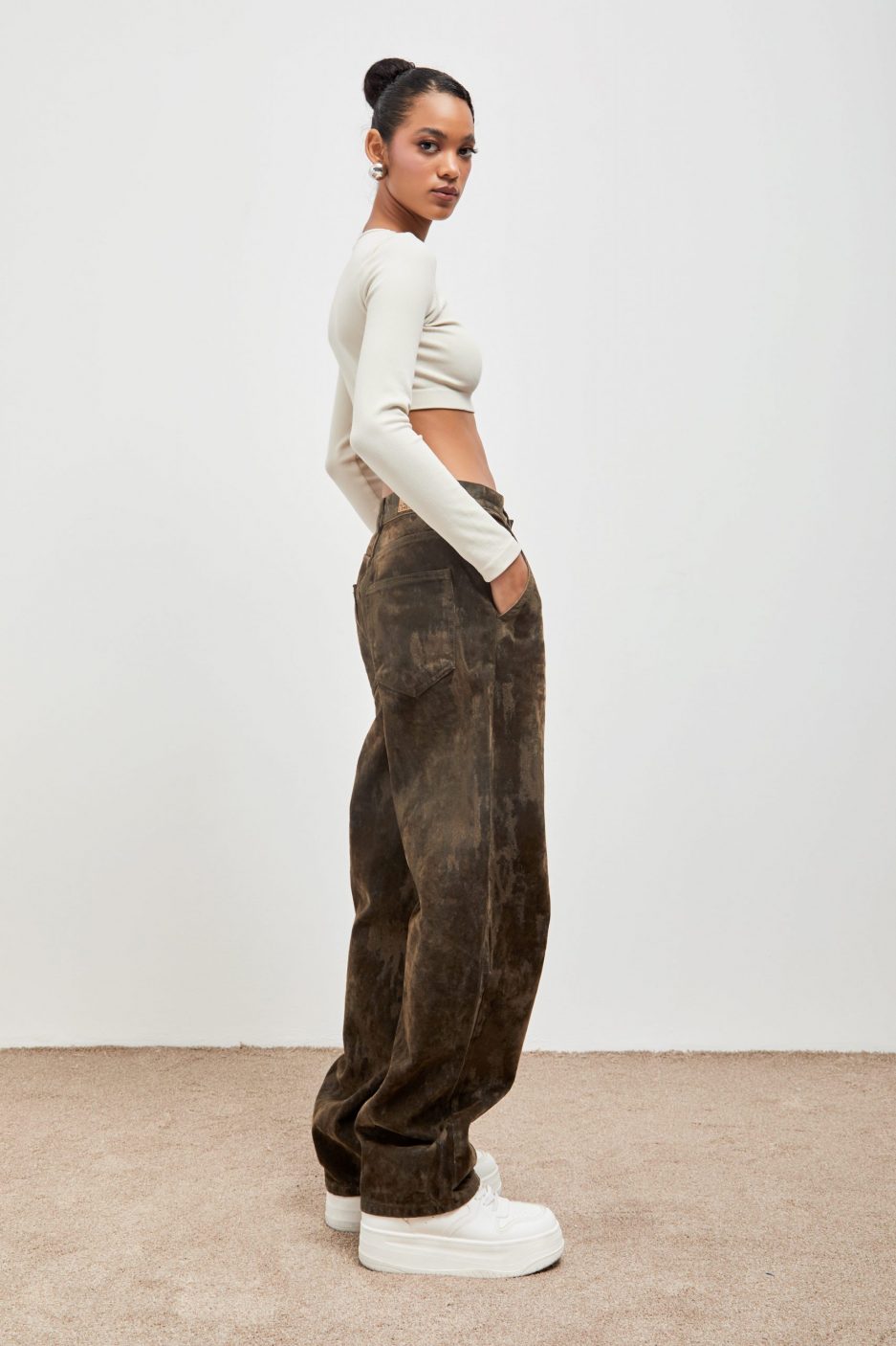 1732176326-1d0n7kgvsz-kadin-koyu-kahve-skater-fit-7w415-ozel-kumas-tasarim-denim-18196.jpg